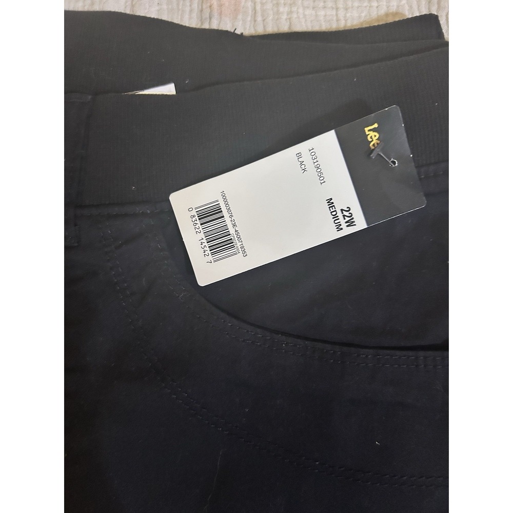 Lee Womens 22W Black Cargo Shorts Relaxed‎ Fit Mid Rise Elastic Waist NWT - Picture 2 of 6
